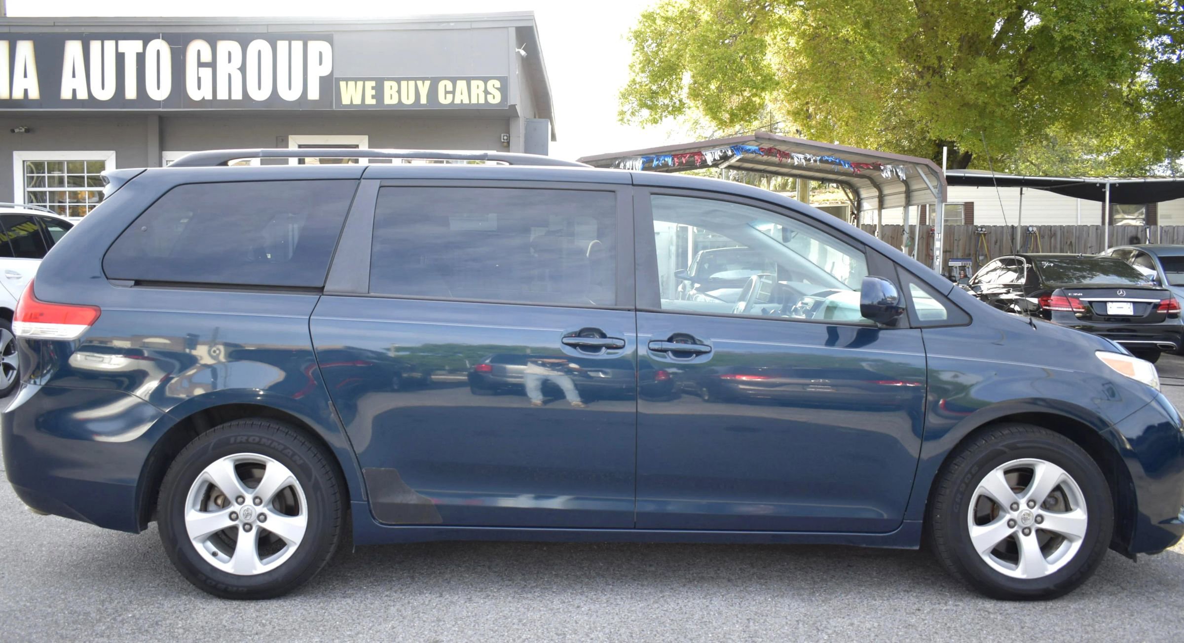 Used 2012 Toyota Sienna LE image 8
