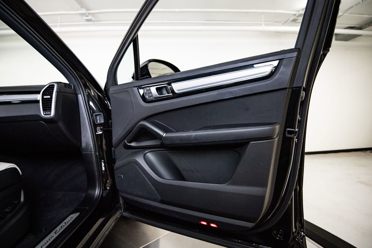 Certified 2023 Porsche Cayenne S Platinum image 27