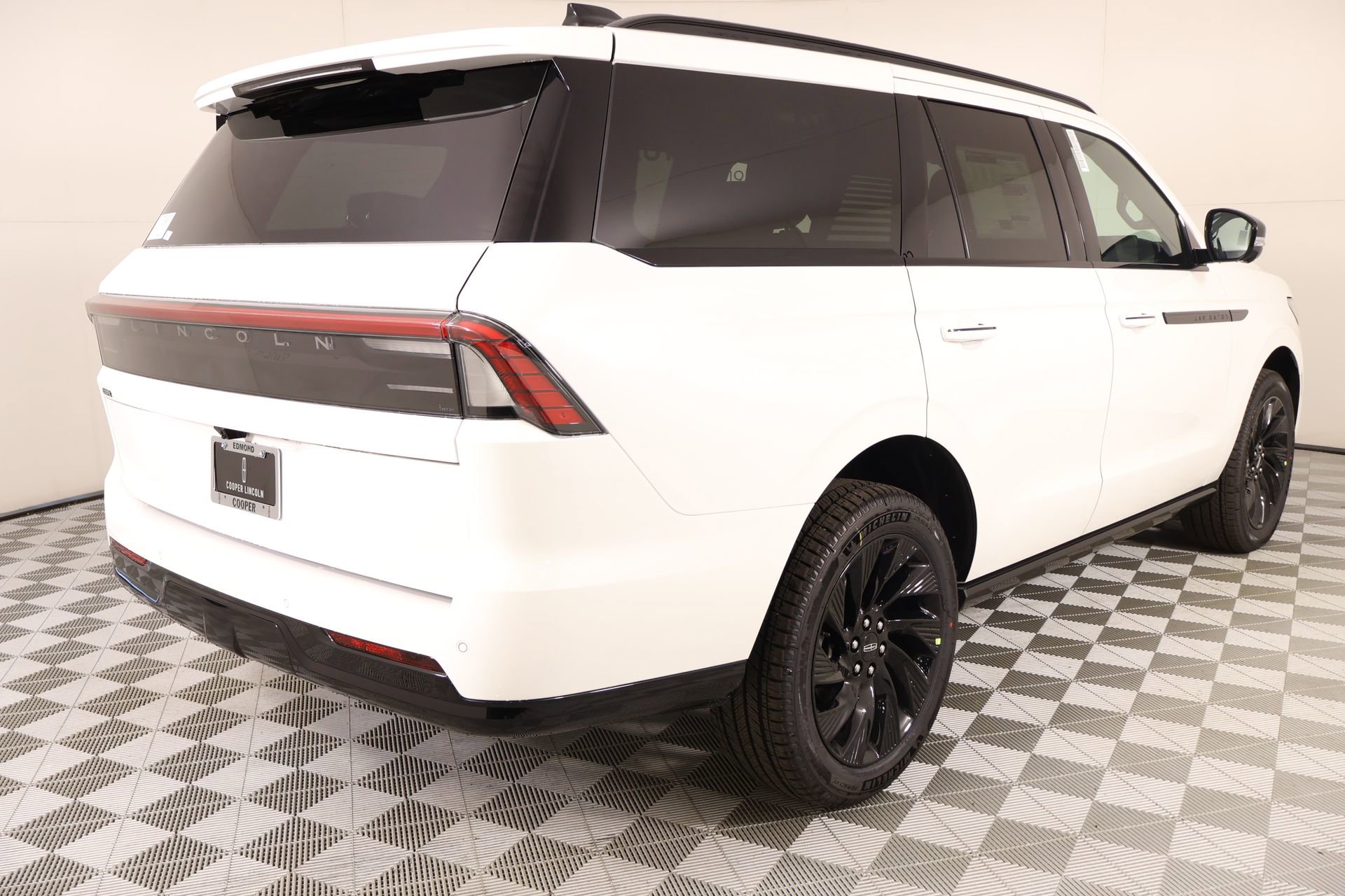 New 2026 Lincoln Navigator Reserve w/ Jet Appearance Package image 22