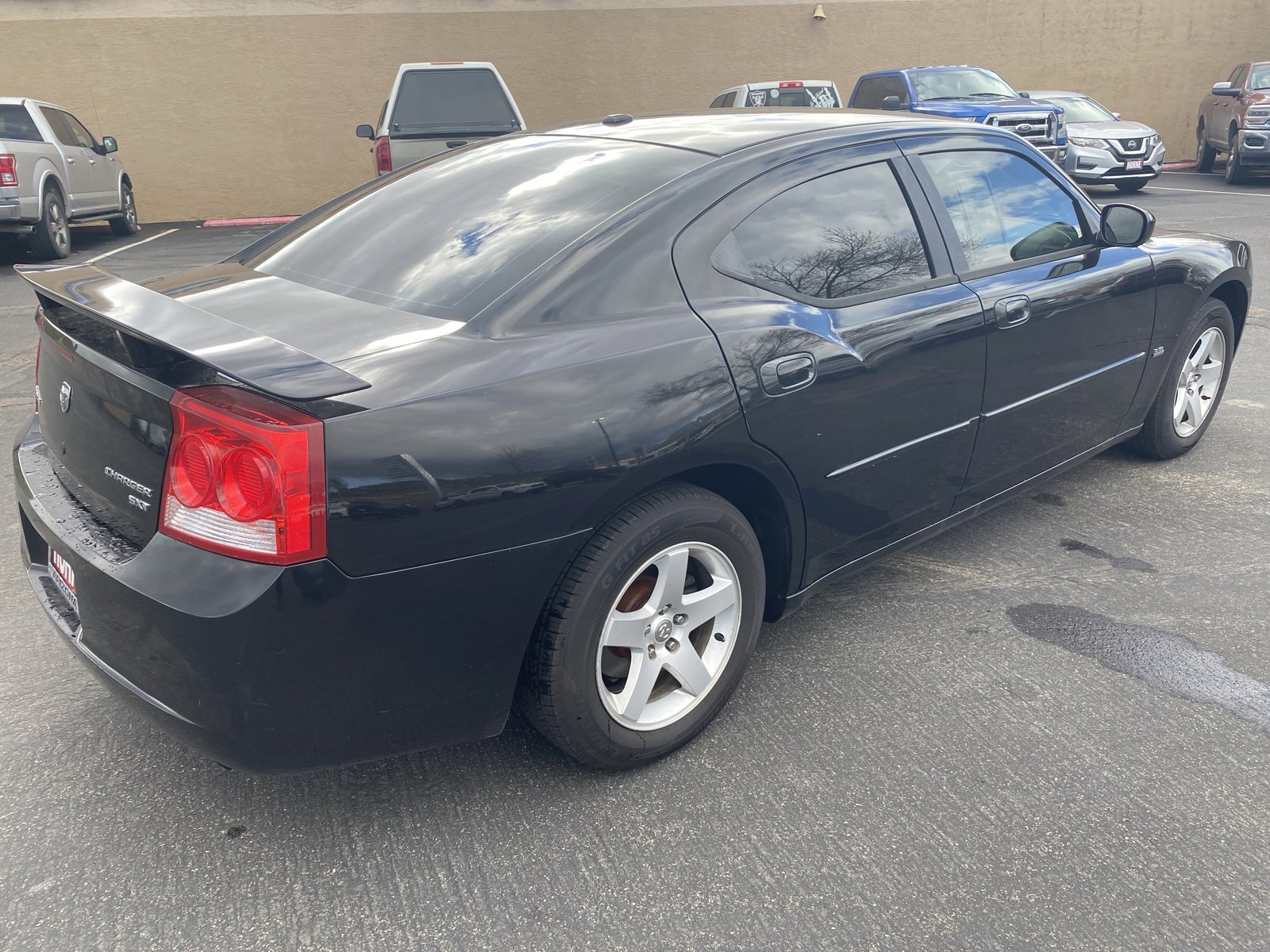 Used 2010 Dodge Charger SXT image 4
