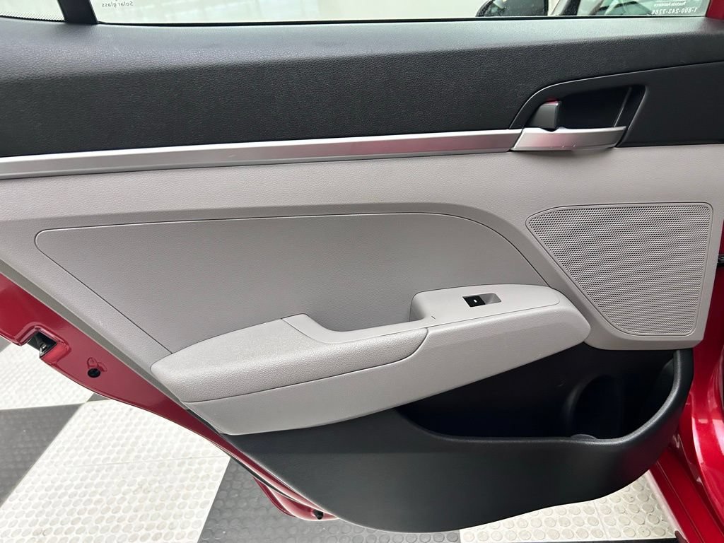 Used 2019 Hyundai Elantra SE FWD image 12