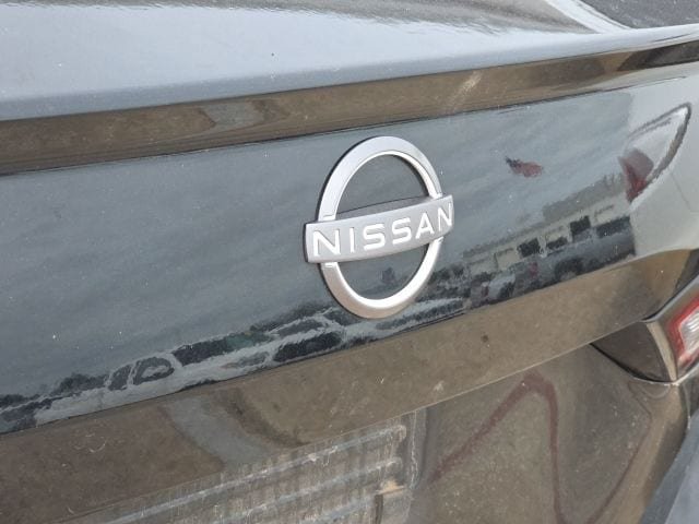Used 2025 Nissan Altima 2.5 SV FWD image 13