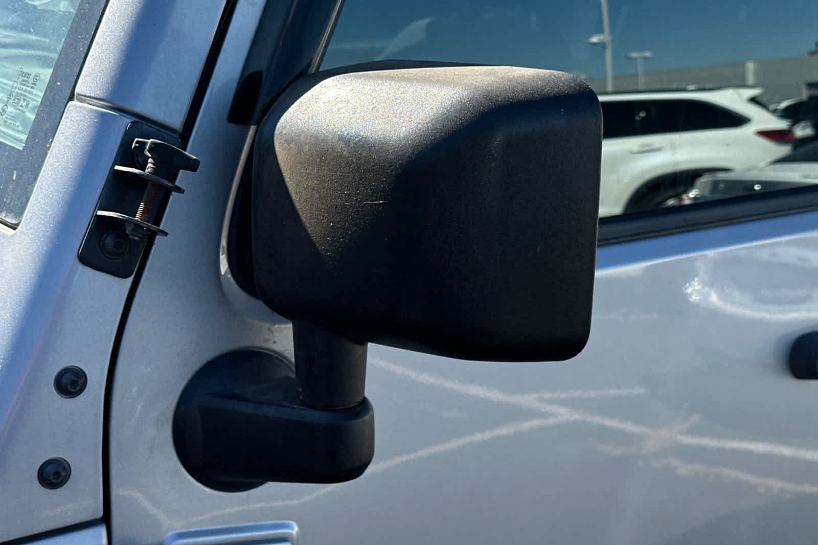 Used 2015 Jeep Wrangler Unlimited Rubicon w/ Connectivity Group AWD/4WD image 21