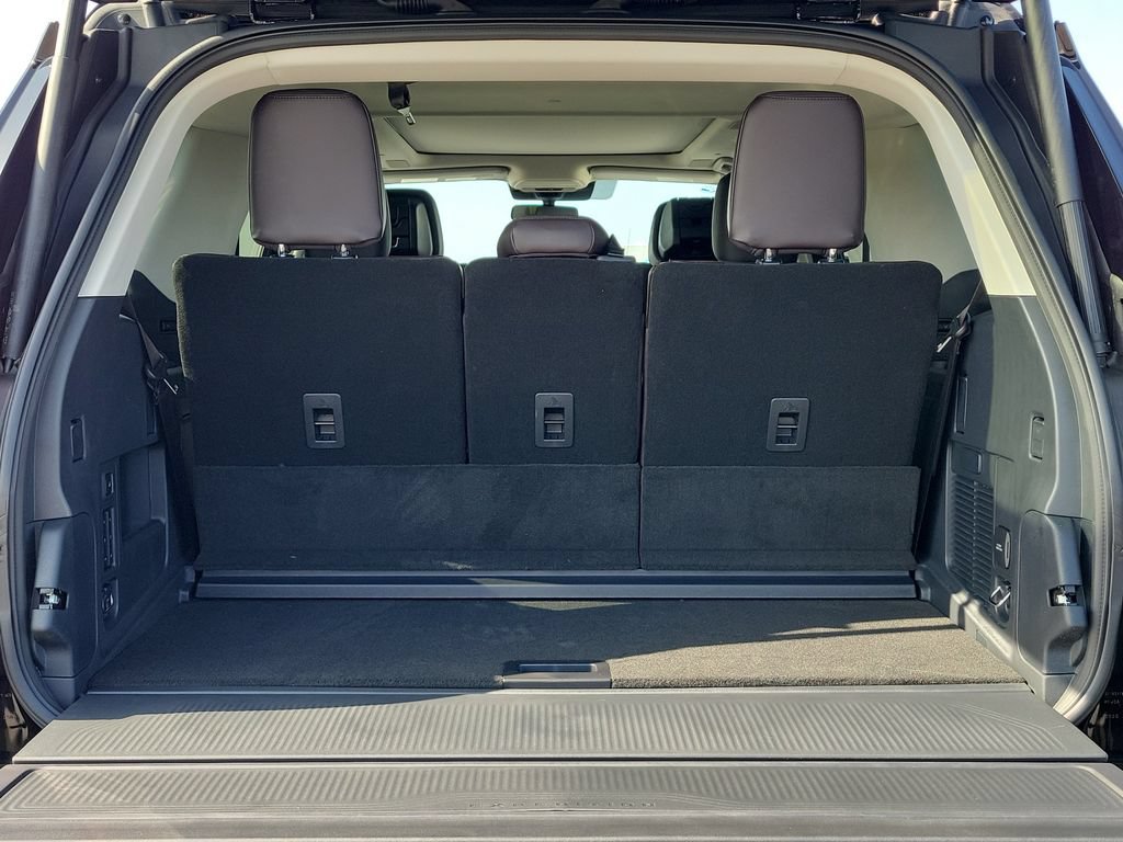 New 2026 Ford Expedition Platinum w/ Platinum Ultimate Package AWD/4WD image 7