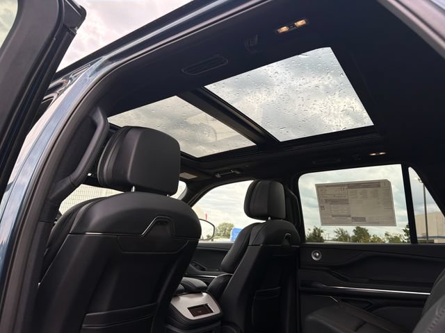 New 2027 Lincoln Navigator Reserve w/ Jet Appearance Package AWD/4WD image 32