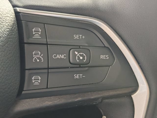Used 2025 Jeep Grand Cherokee Limited AWD/4WD image 14