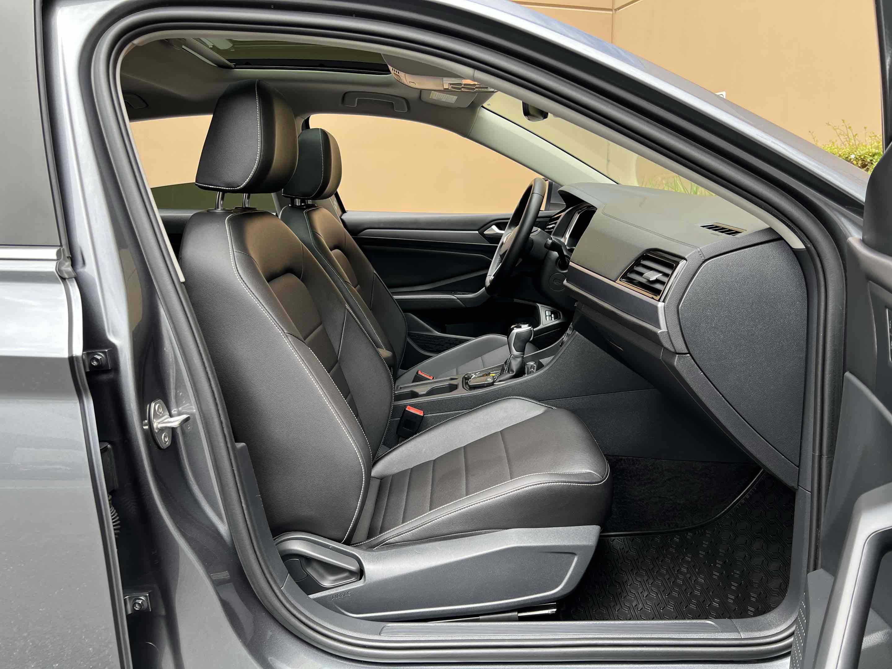 Used 2023 Volkswagen Jetta SE w/ Panoramic Sunroof Package FWD image 25