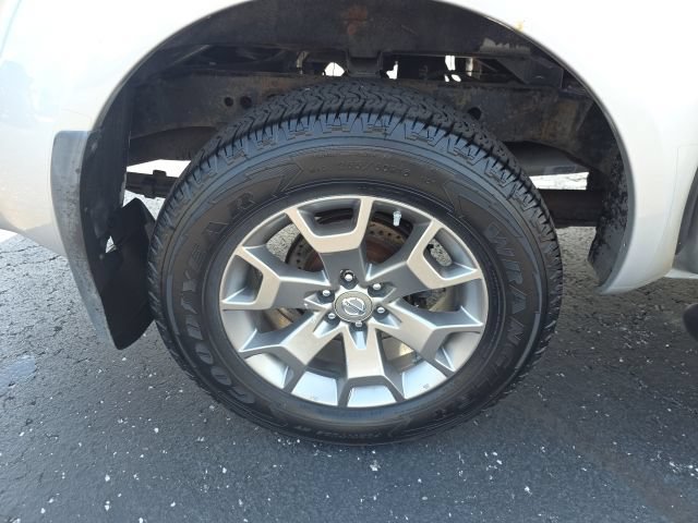 Used 2015 Nissan Frontier SL w/ Moonroof Package AWD/4WD image 51