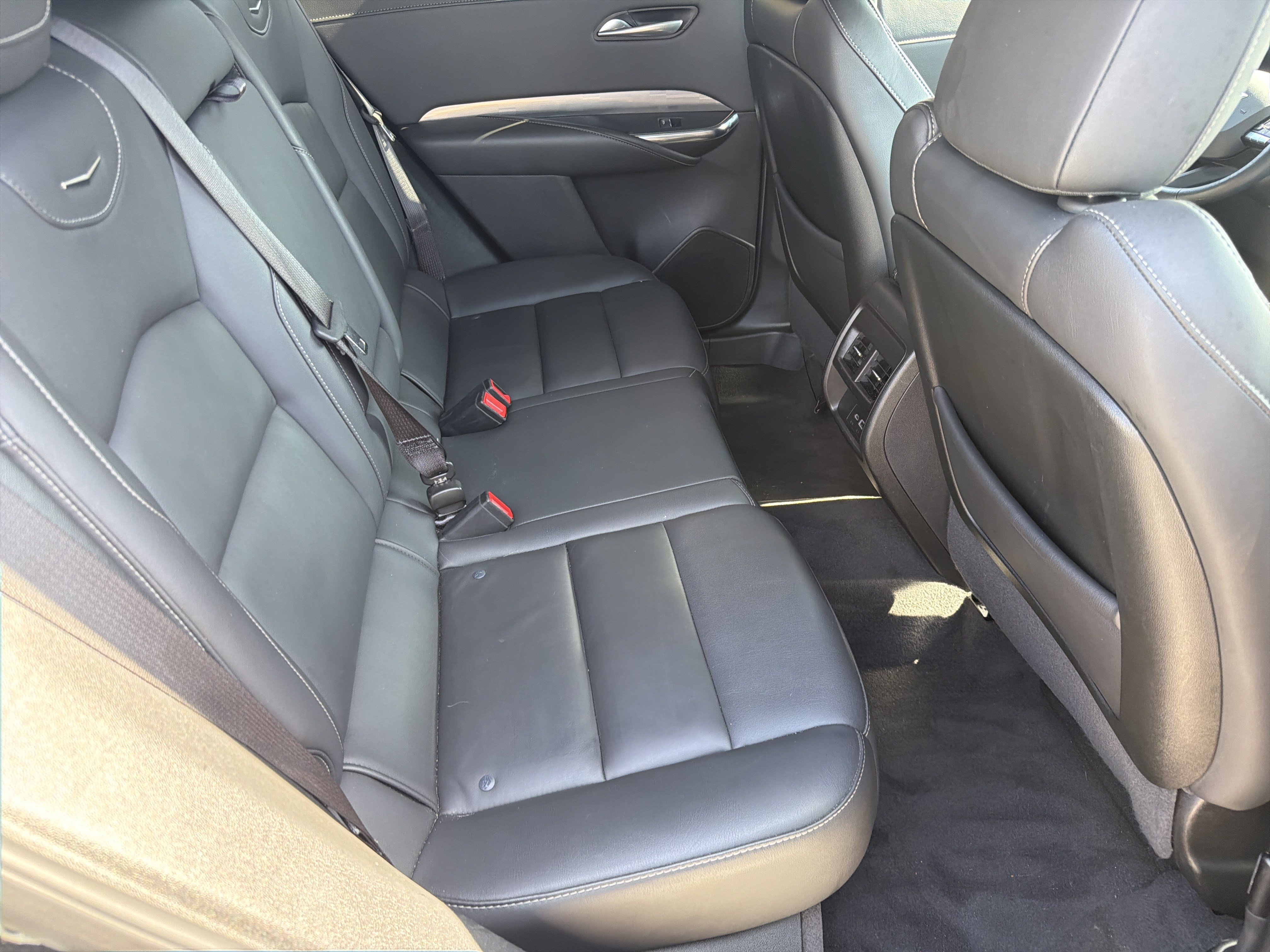 Used 2025 Cadillac XT4 Premium Luxury FWD image 16
