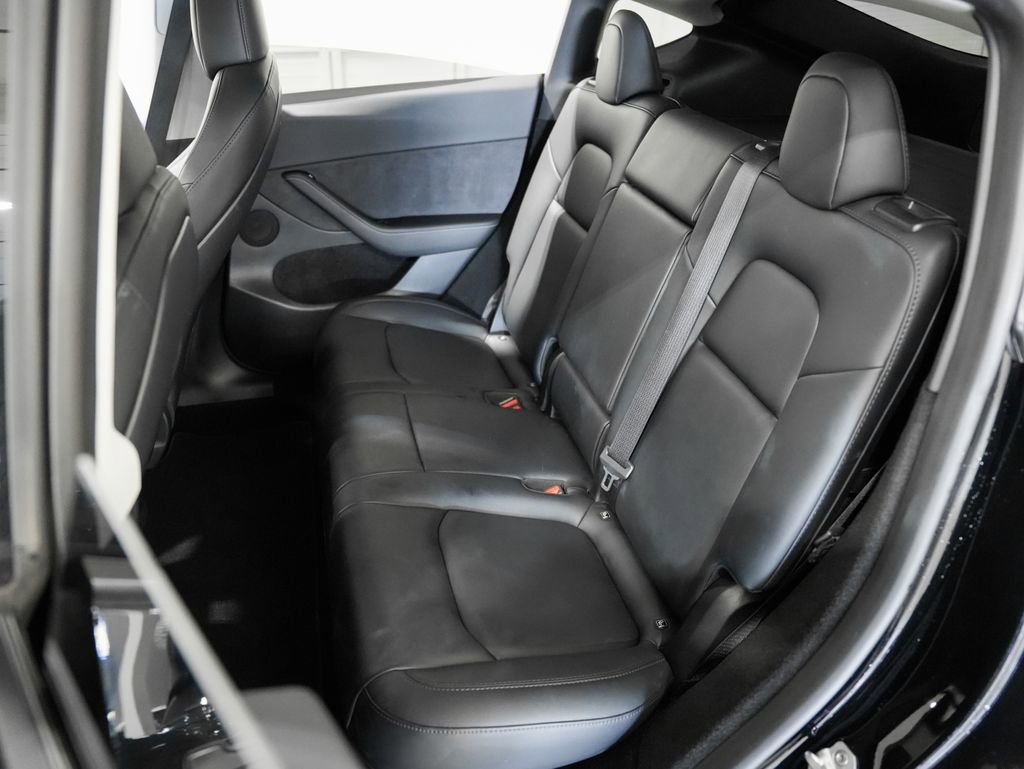 Used 2024 Tesla Model Y Long Range AWD/4WD image 28