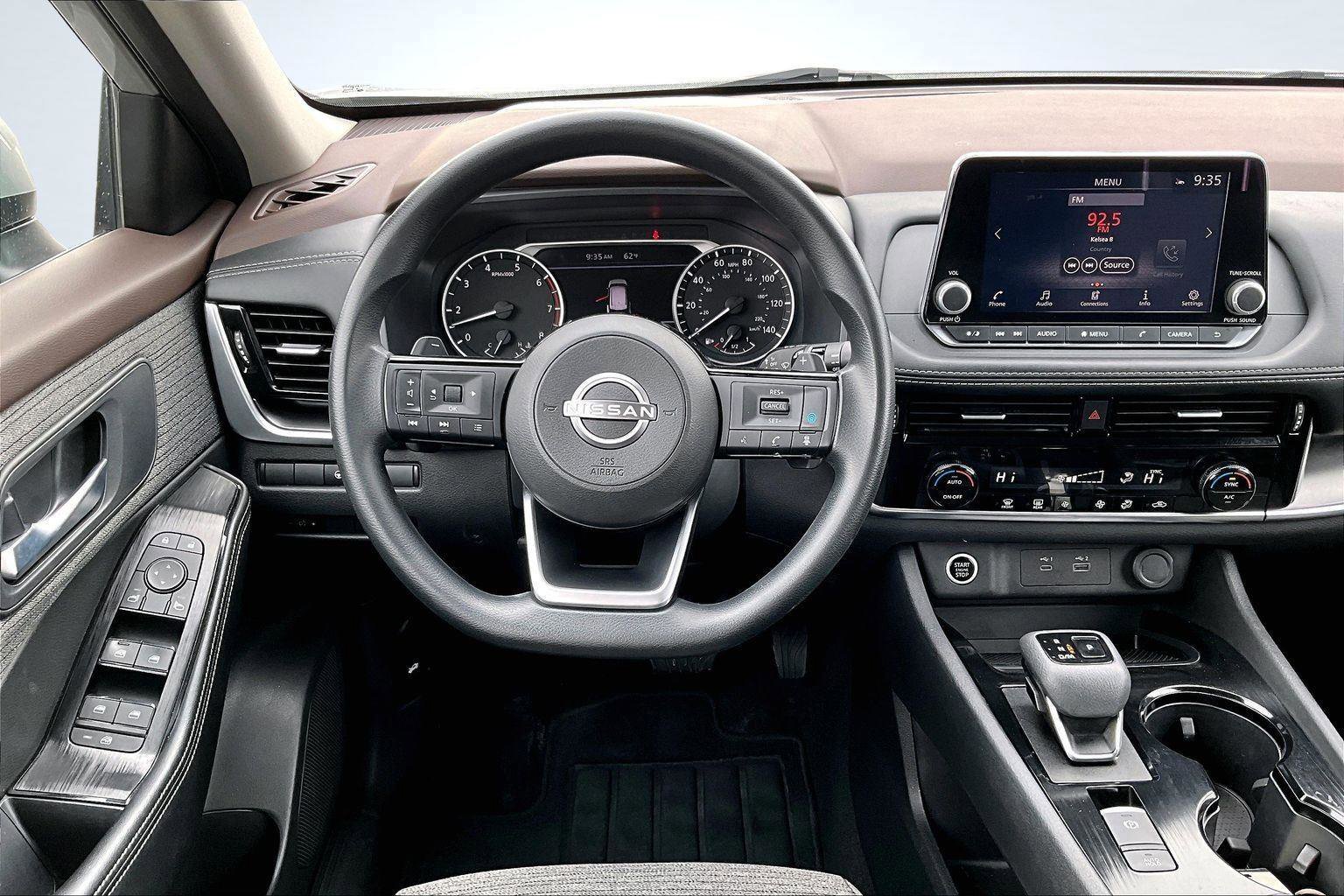 Used 2023 Nissan Rogue SV image 6