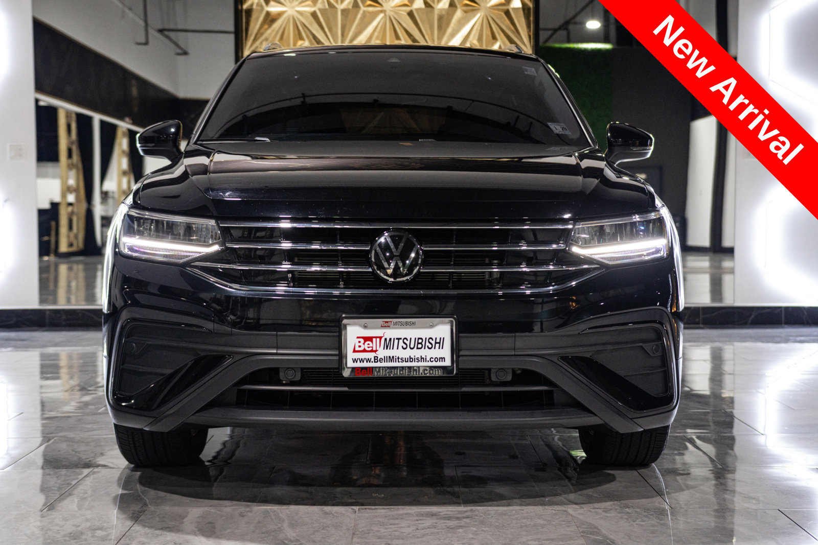 Used 2024 Volkswagen Tiguan SE AWD/4WD image 3