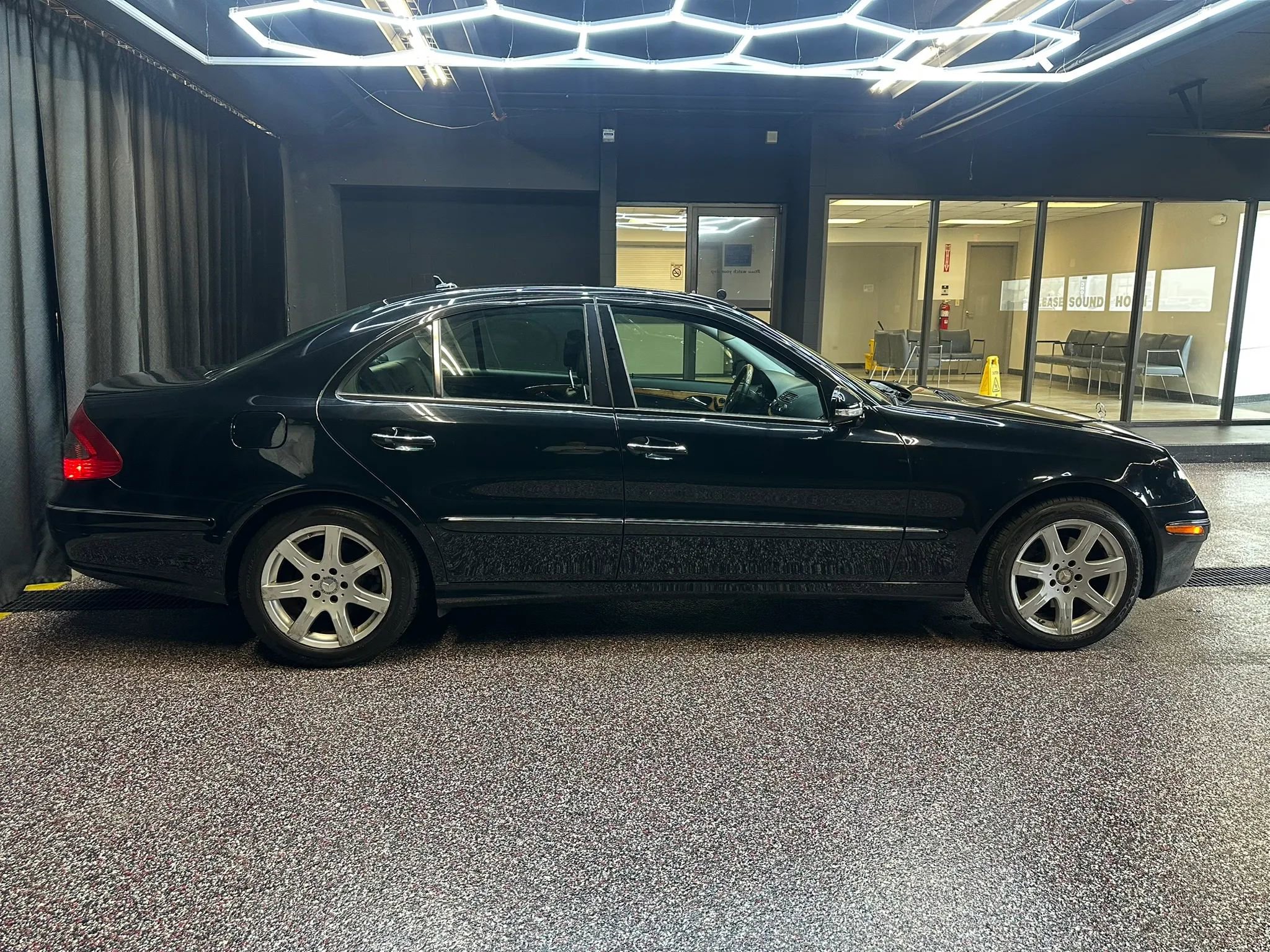 Used 2008 Mercedes-Benz E 350 4MATIC Sedan image 8