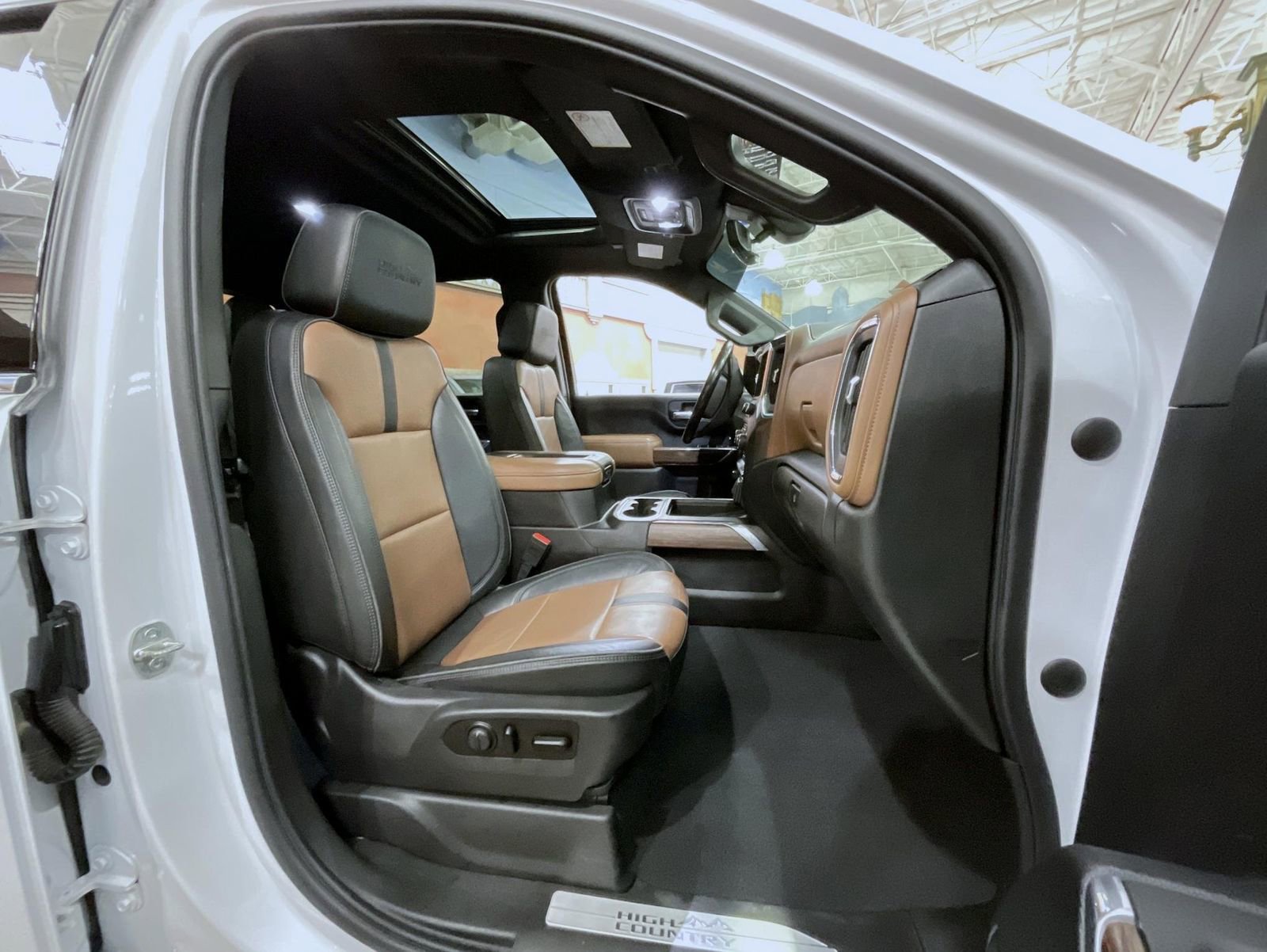 Used 2020 Chevrolet Silverado 2500 High Country w/ Z71 Off-Road Package image 15