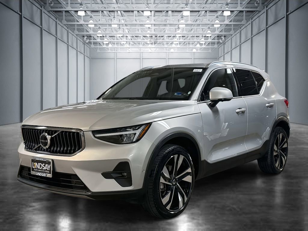 Used 2023 Volvo XC40 B5 Plus w/ Protection Package Premier image 1