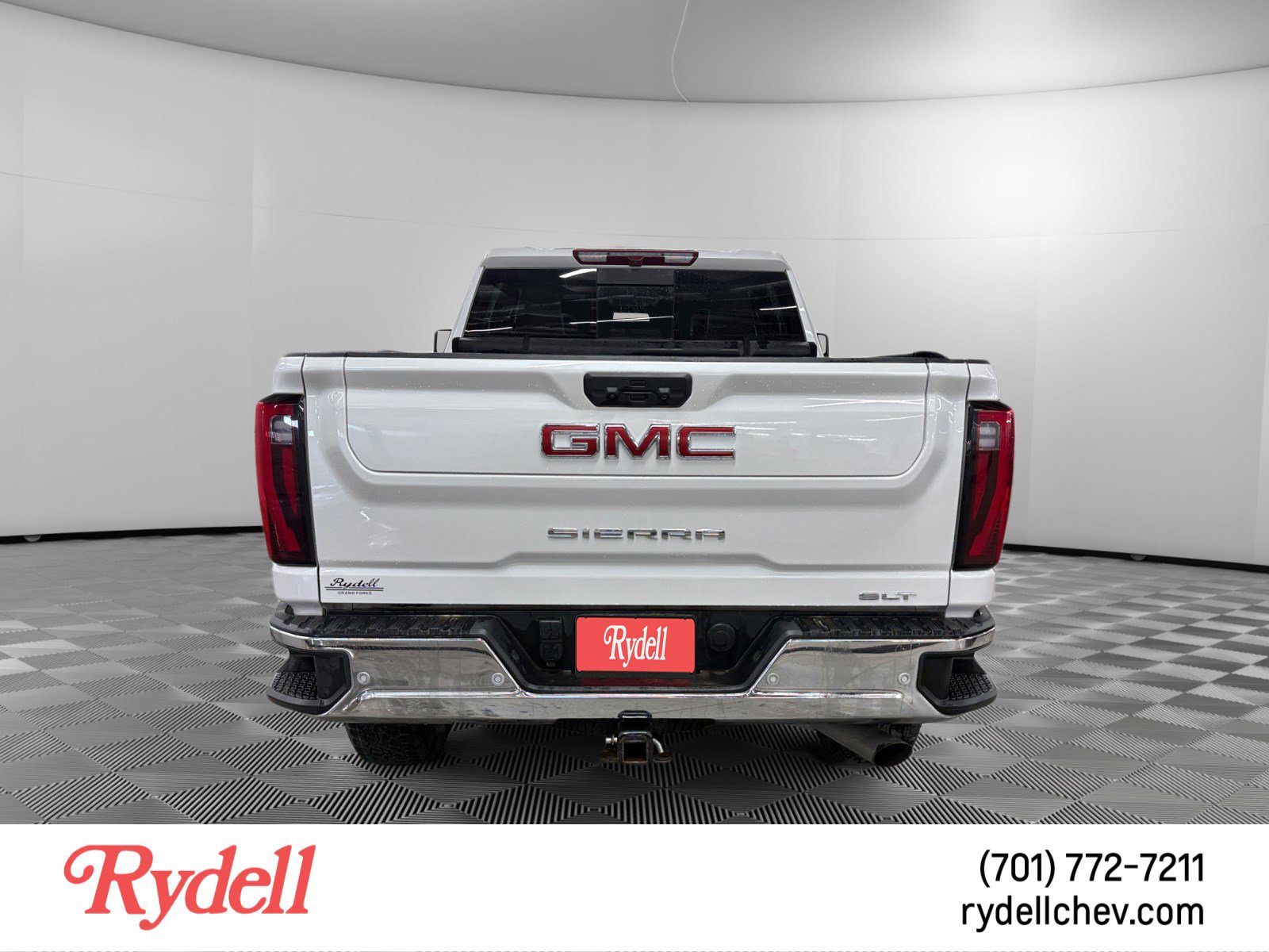 Used 2024 GMC Sierra 2500 SLT w/ SLT Premium Package AWD/4WD image 4