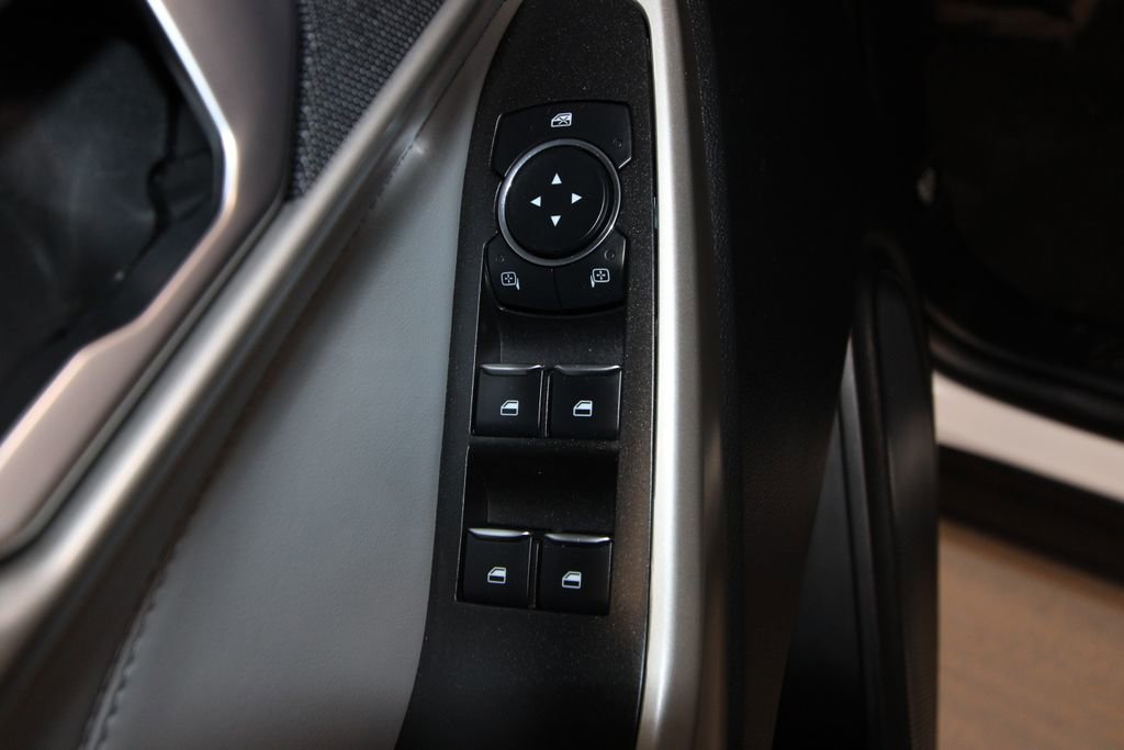 Used 2023 Ford Explorer XLT w/ Equipment Group 202A image 6