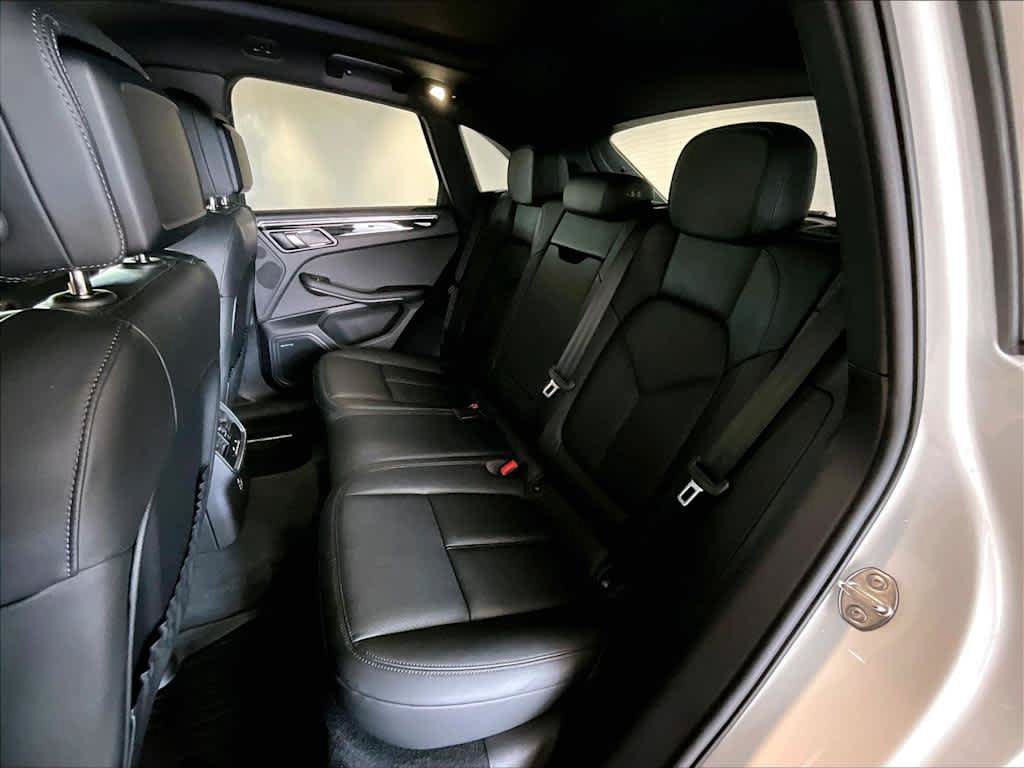 Used 2026 Porsche Macan AWD/4WD image 30