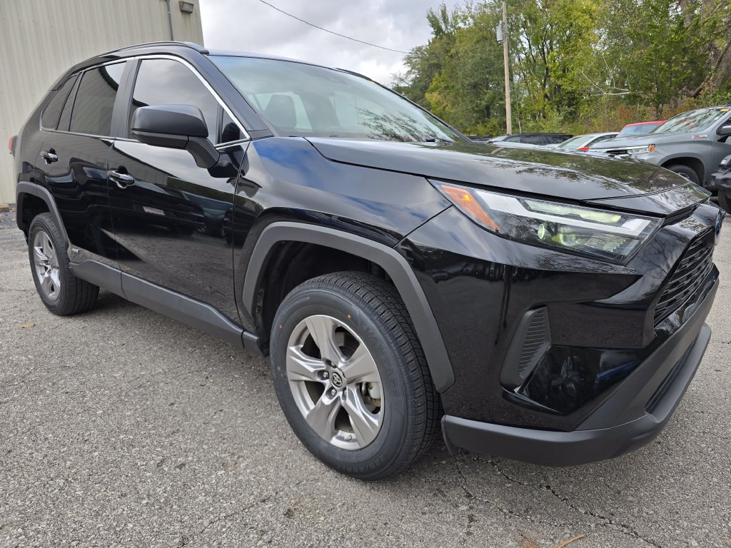 Used 2024 Toyota RAV4 LE AWD/4WD image 10