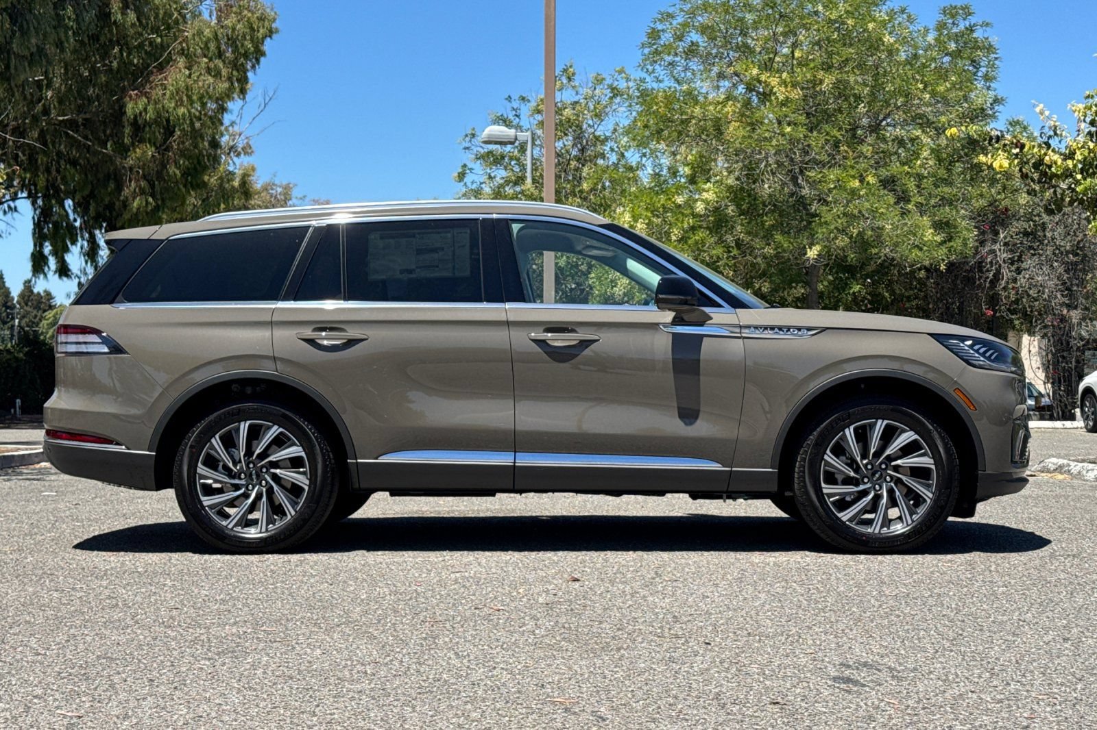 New 2026 Lincoln Aviator AWD image 3
