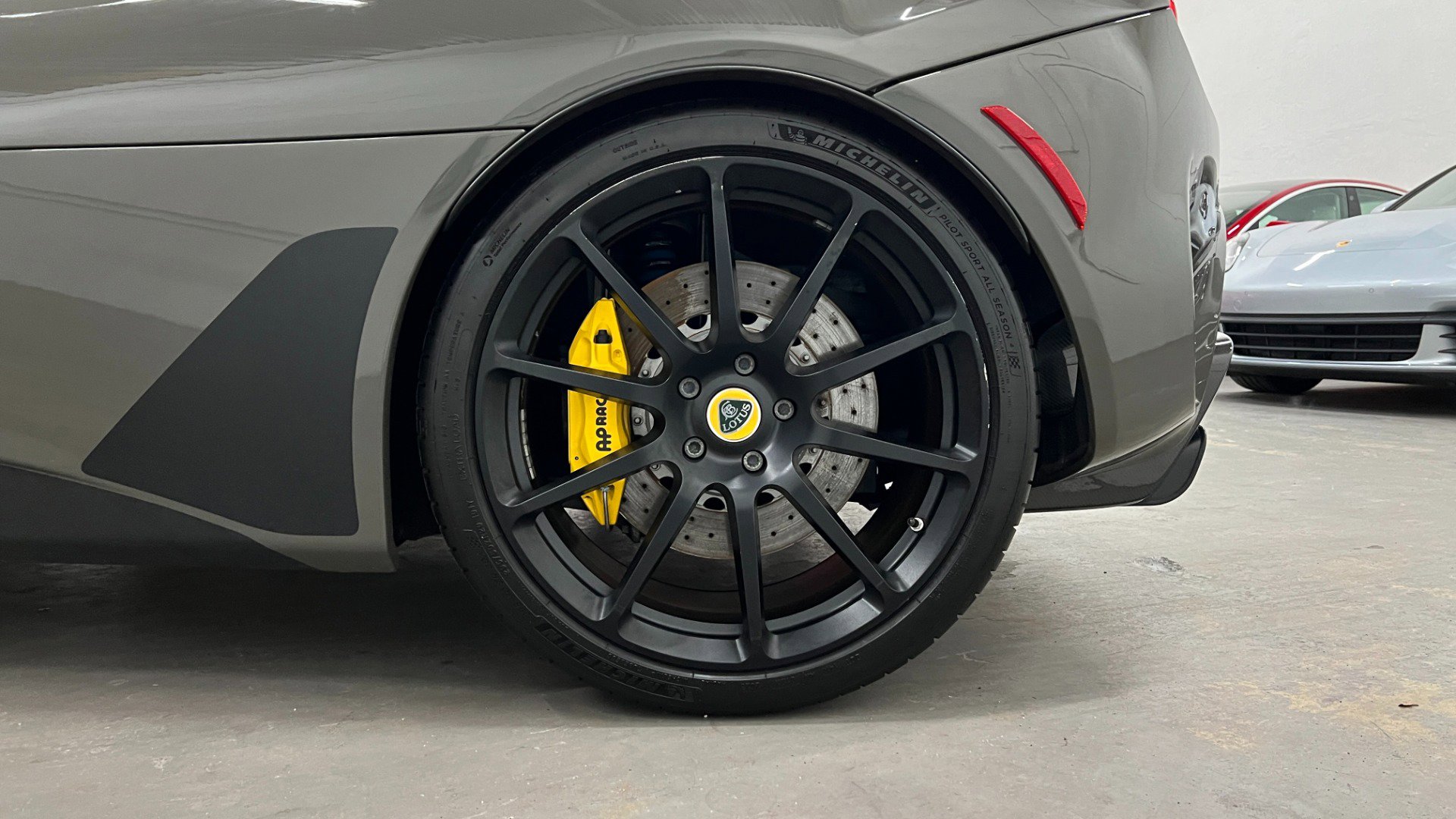 Used 2021 Lotus Evora image 29