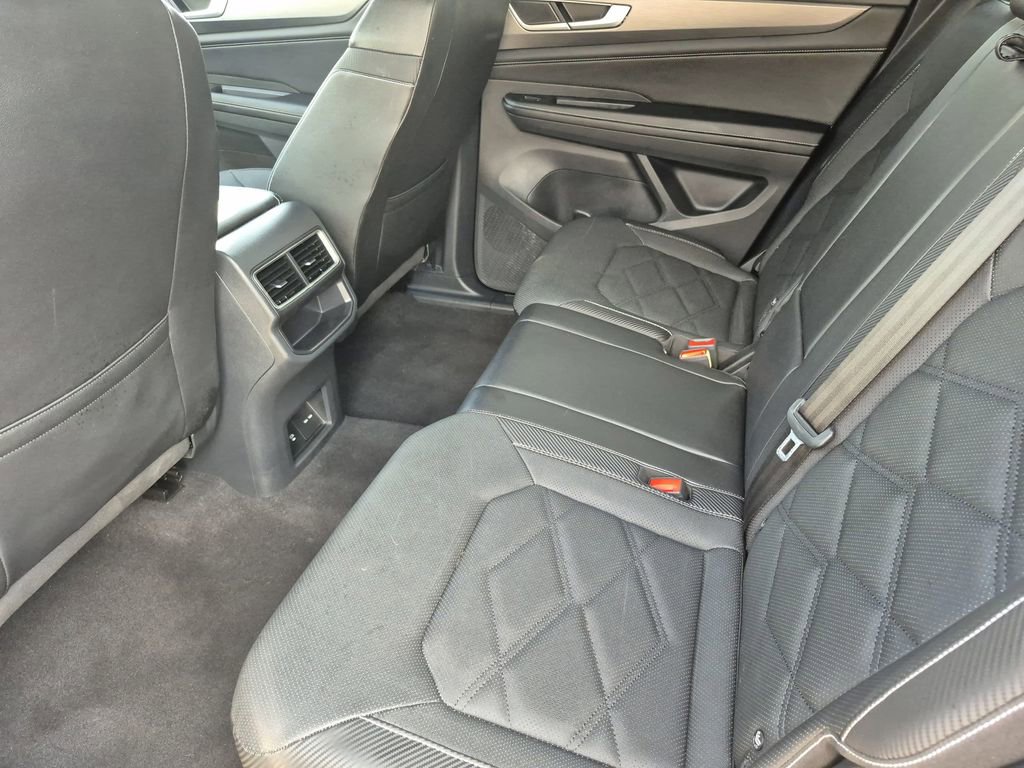 Used 2024 Volkswagen Atlas Cross Sport SE image 12