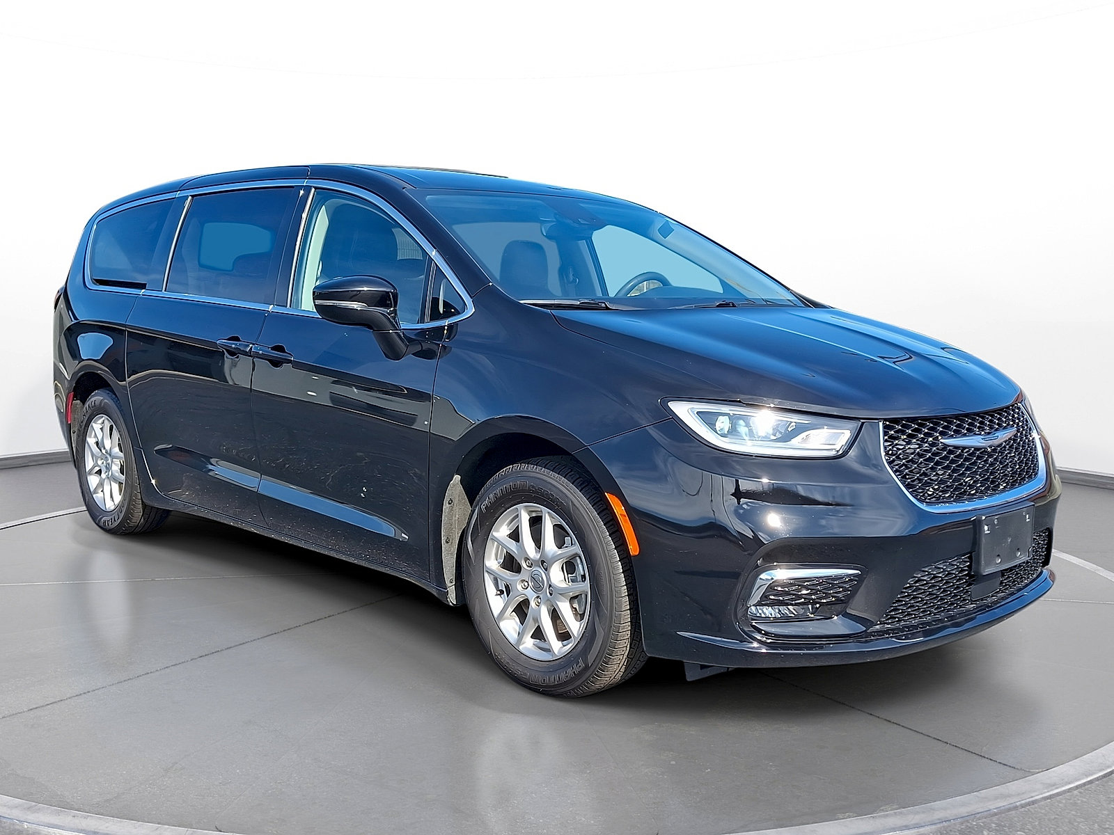 Used 2024 Chrysler Pacifica Touring-L FWD image 1