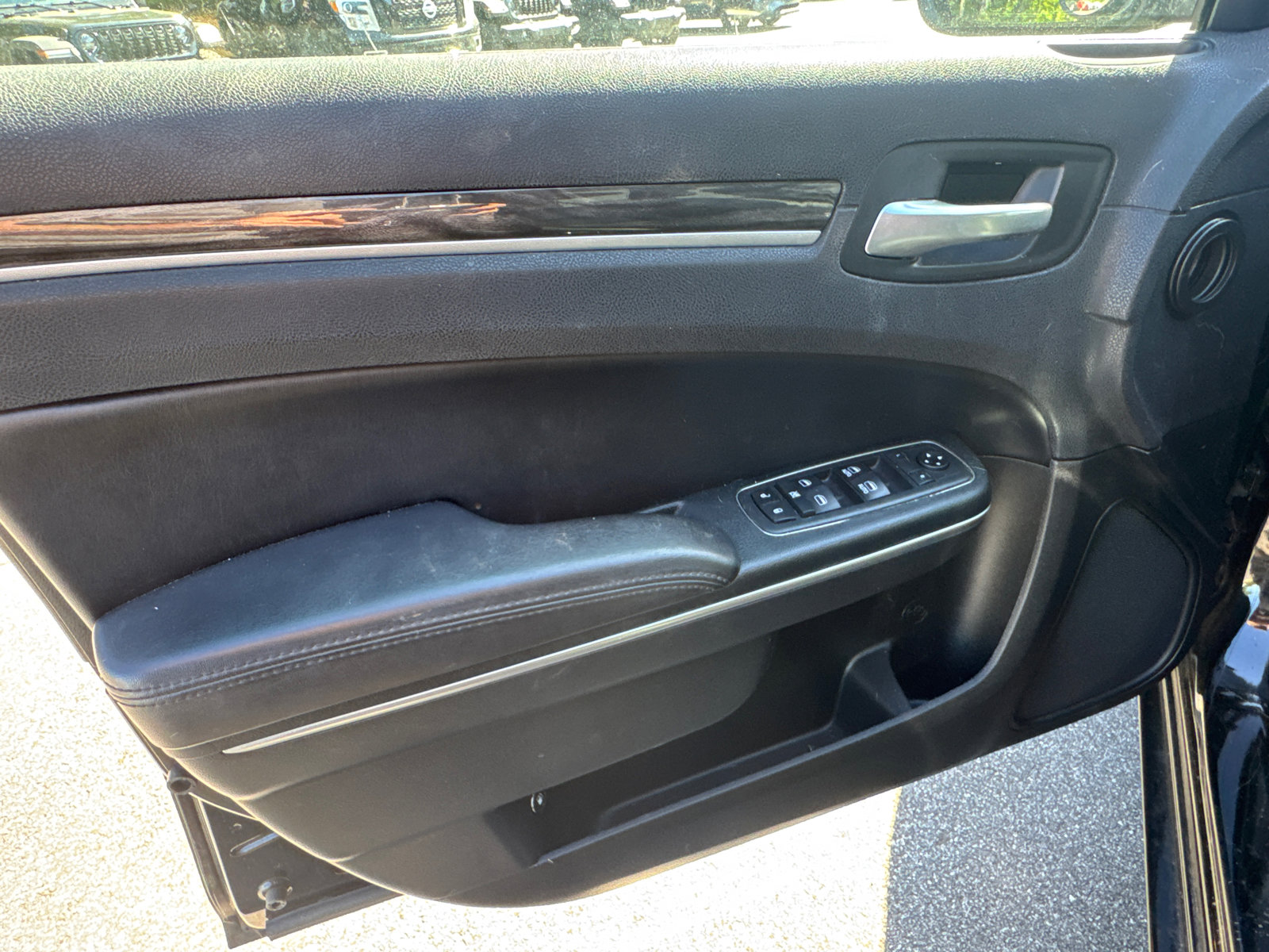 Used 2018 Chrysler 300 Touring L image 11