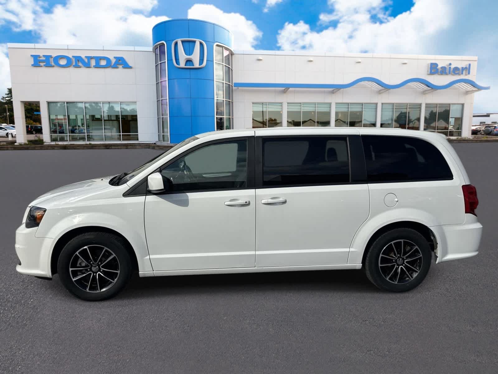 Used 2019 Dodge Grand Caravan GT FWD image 2