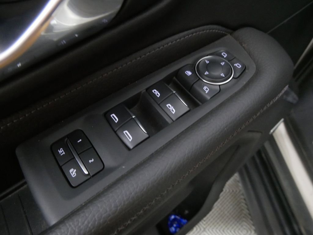 Used 2024 GMC Yukon XL Denali AWD/4WD image 18
