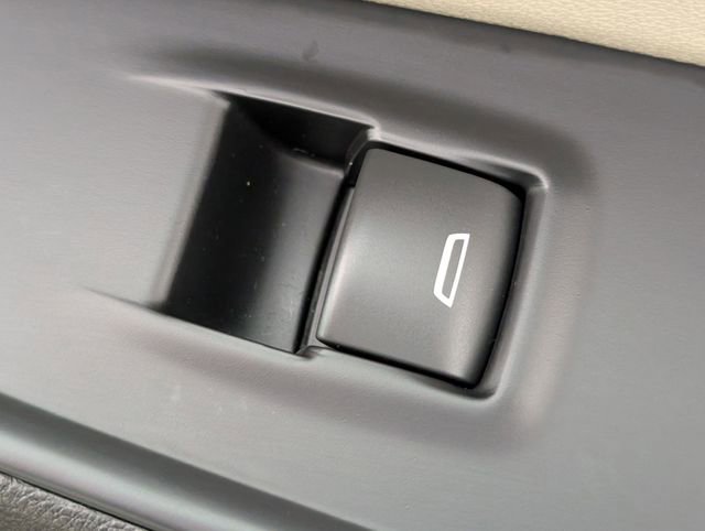 Used 2022 Chevrolet Traverse LT image 35