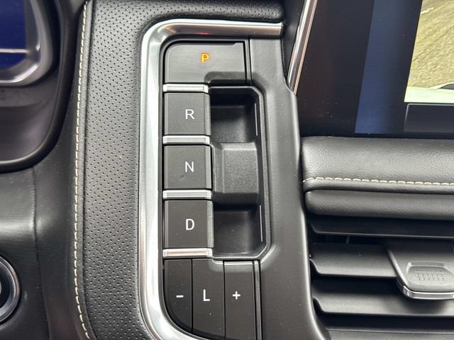 Used 2023 Chevrolet Tahoe Premier AWD/4WD image 17