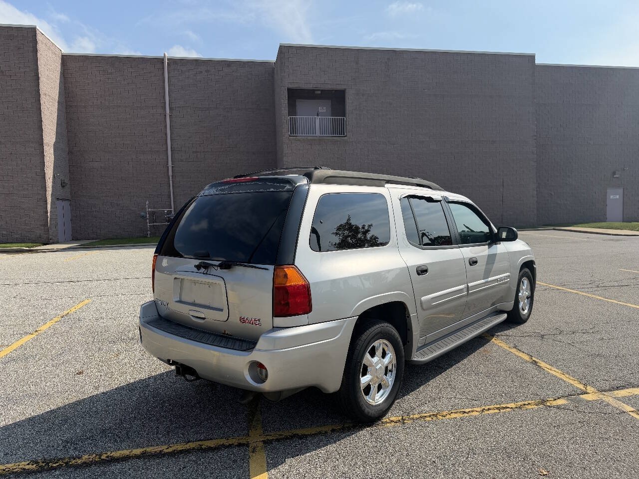Used 2004 GMC Envoy XL SLE AWD/4WD image 4