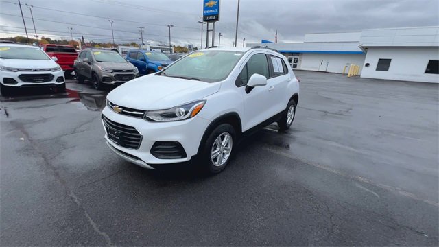 Used 2022 Chevrolet Trax LT w/ LT Convenience Package image 4