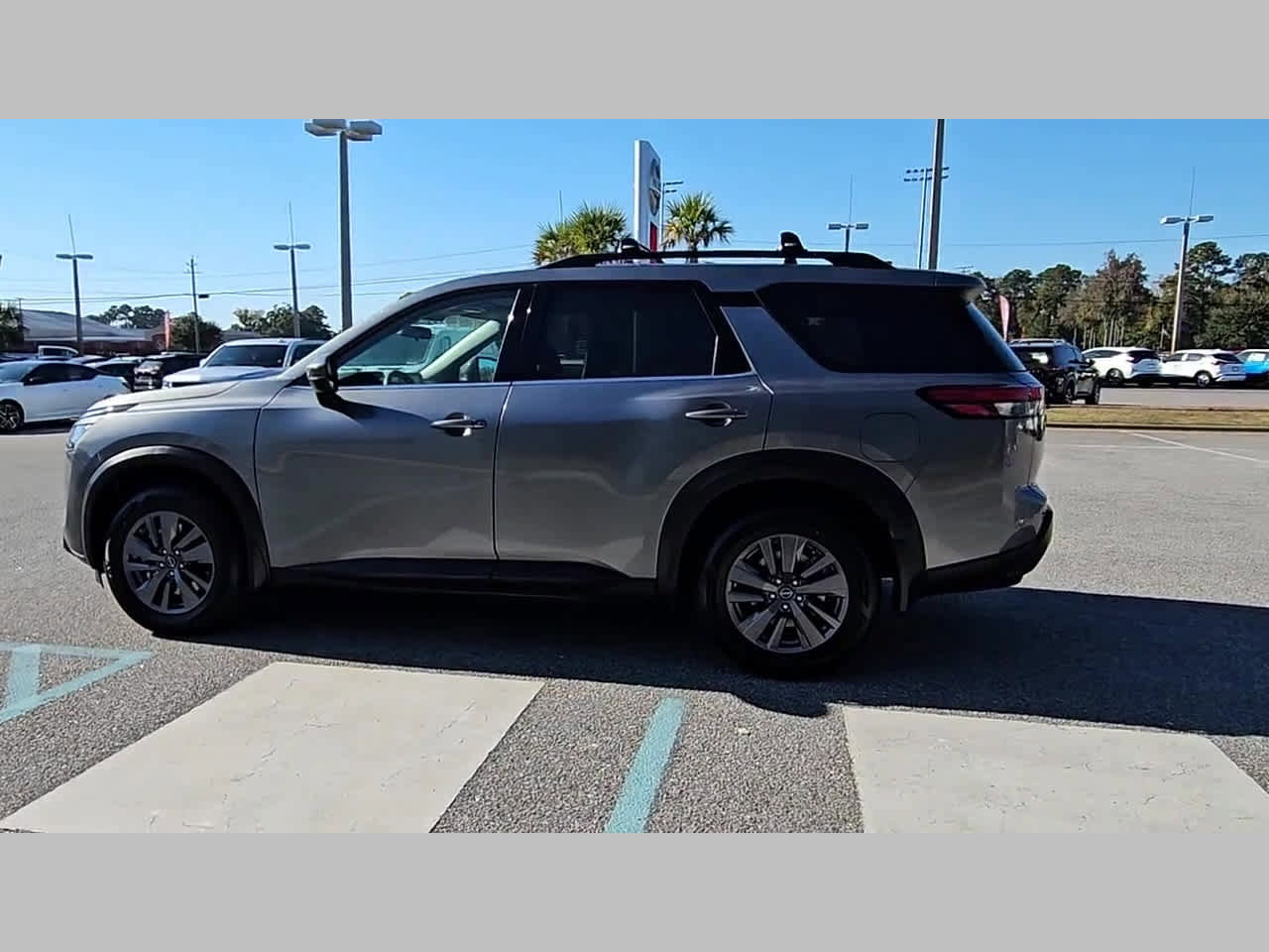 Used 2022 Nissan Pathfinder SV w/ SV Black Package image 26