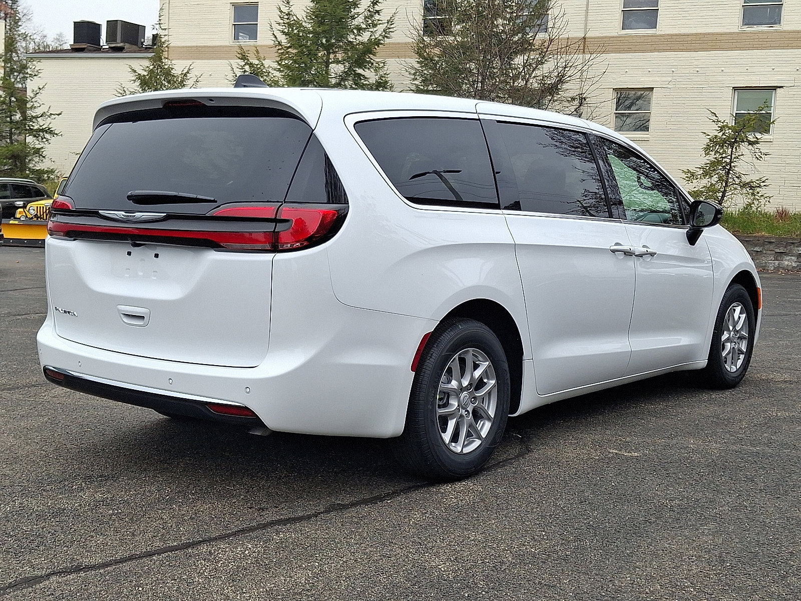 New 2026 Chrysler Pacifica Select image 6