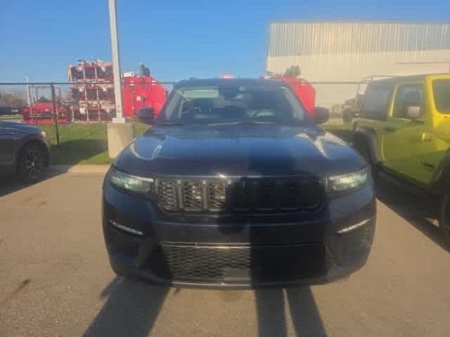Used 2023 Jeep Grand Cherokee Limited w/ Black Appearance Package AWD/4WD image 3