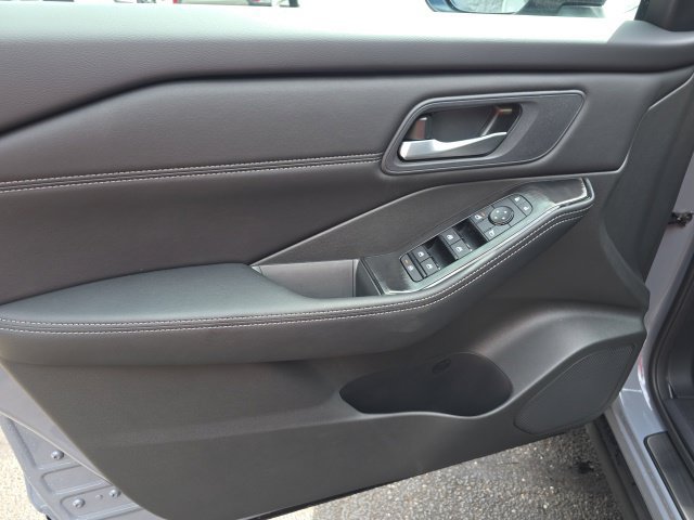 New 2027 Nissan Rogue Dark Armor AWD/4WD image 17