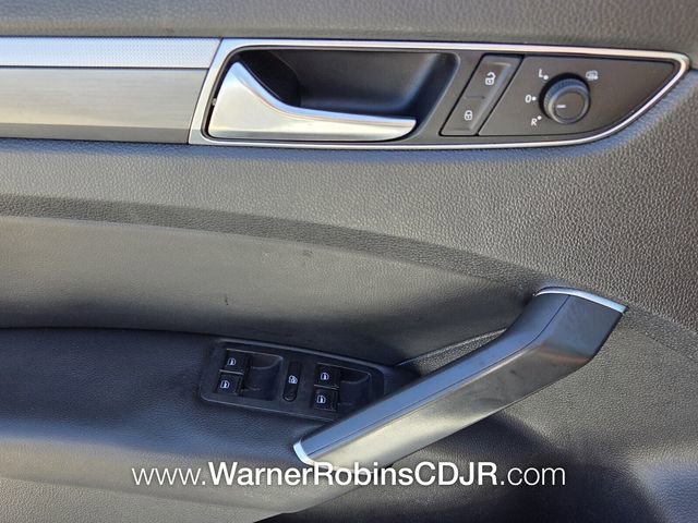 Used 2018 Volkswagen Passat 2.0T R-Line FWD image 33