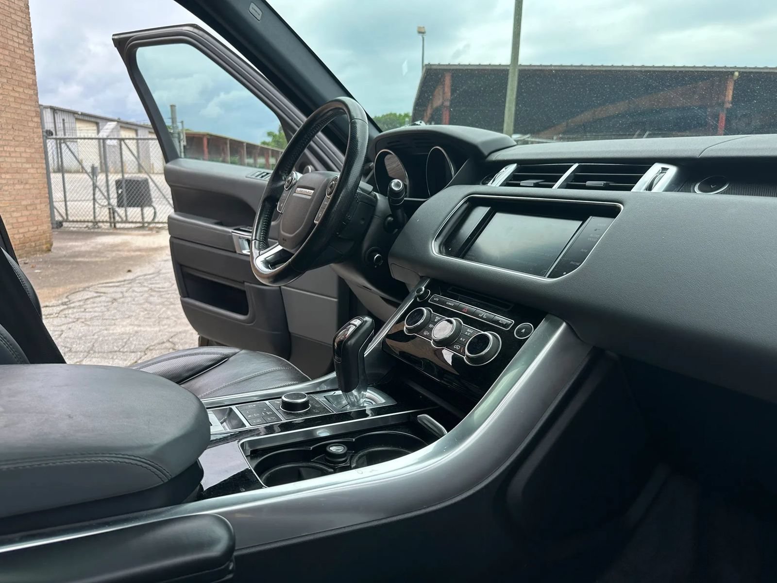 Used 2015 Land Rover Range Rover Sport HSE AWD/4WD image 22