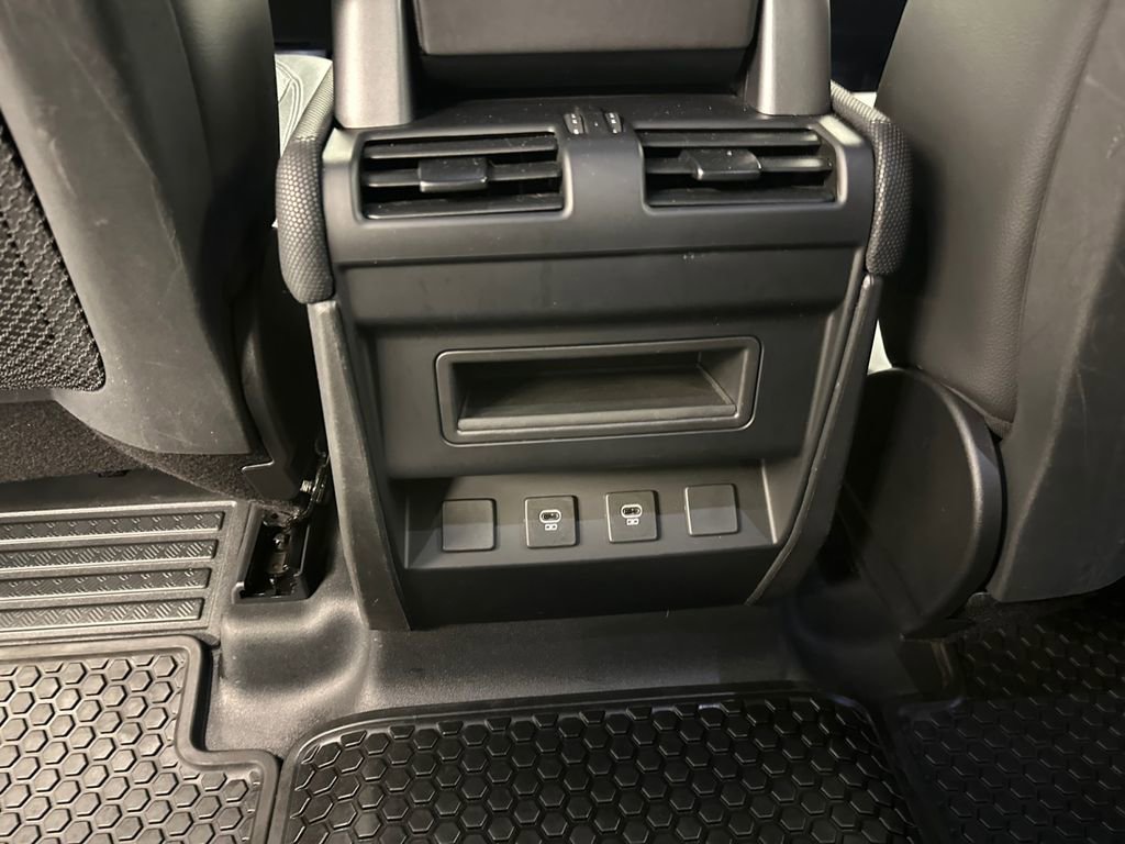 Used 2024 Land Rover Defender 110 S image 21