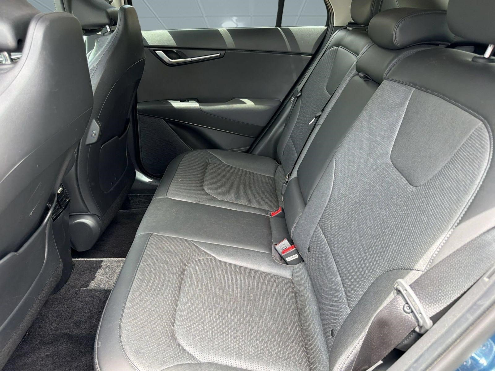 Used 2023 Kia Niro SX Touring FWD image 23