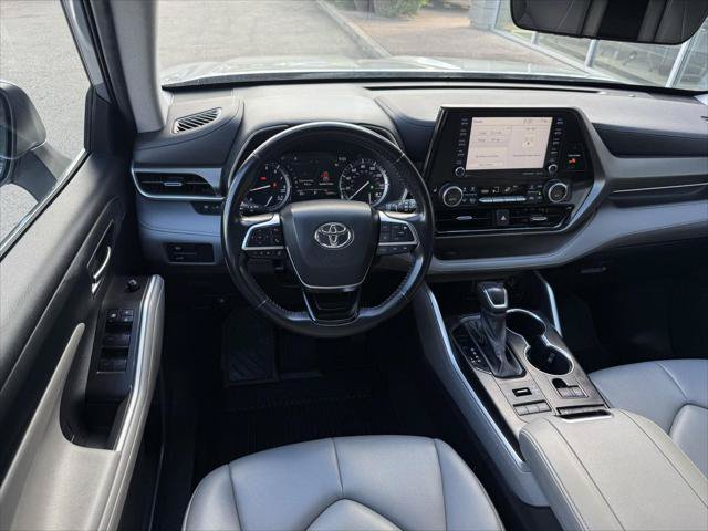 Certified 2021 Toyota Highlander XLE AWD/4WD image 17