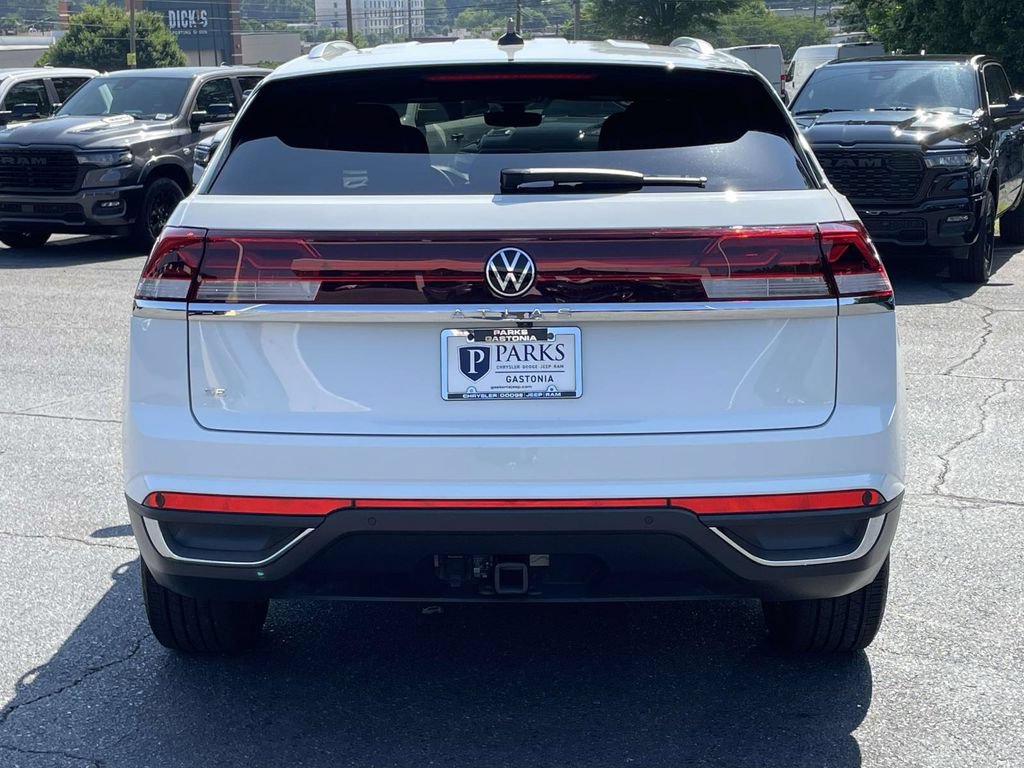 Used 2025 Volkswagen Atlas Cross Sport SE FWD image 7