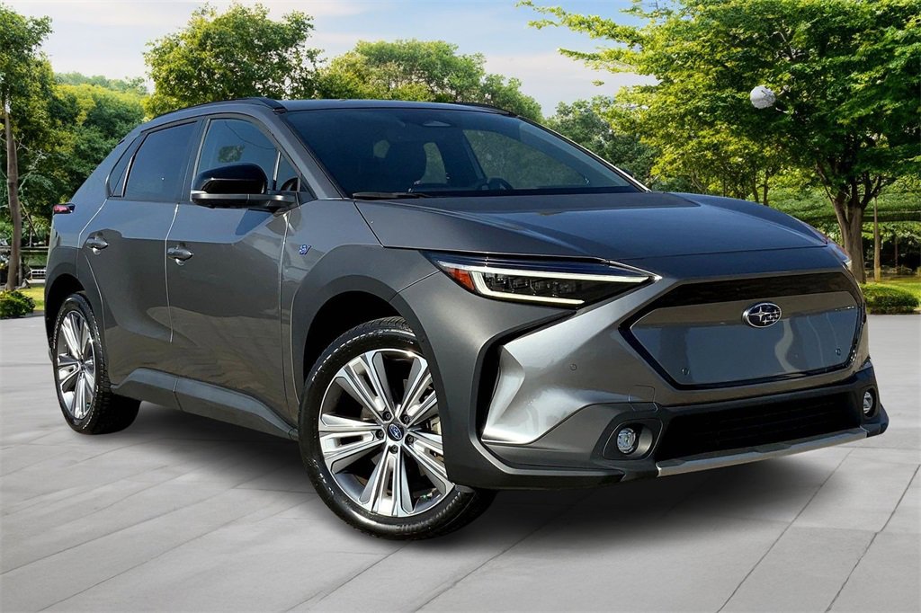 Used 2023 Subaru Solterra Limited image 3