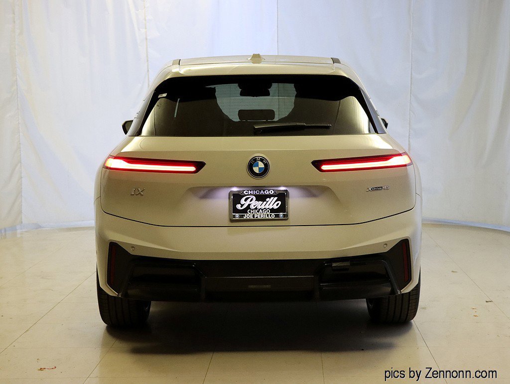 Used 2026 BMW iX xDrive45 image 9