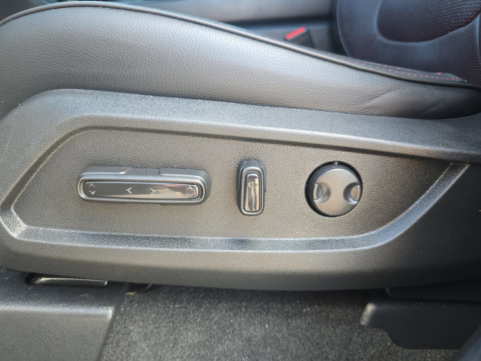 Used 2025 Honda Pilot Black Edition image 16
