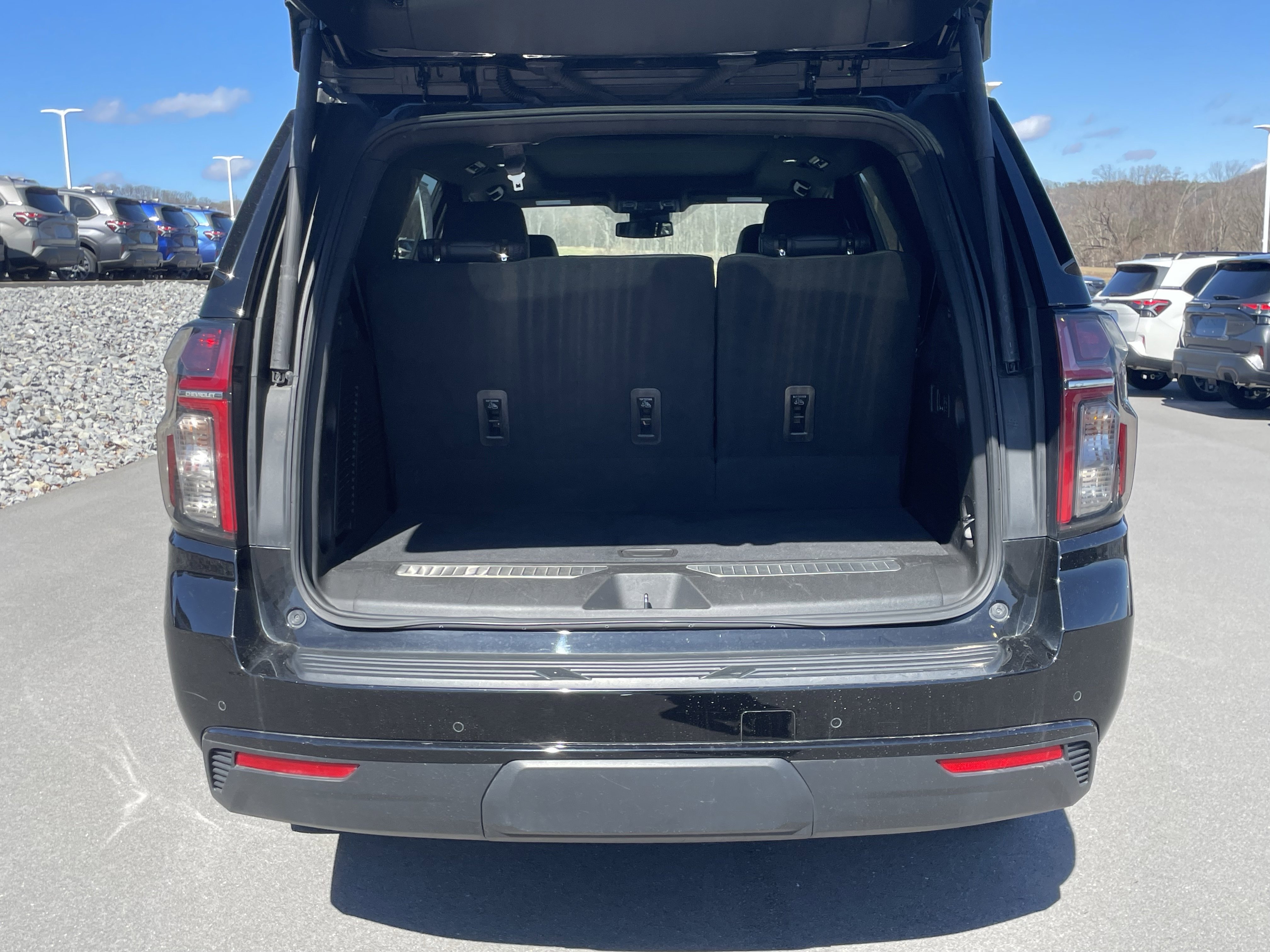 Used 2023 Chevrolet Tahoe Z71 w/ Luxury Package AWD/4WD image 5