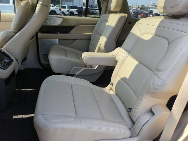 Used 2020 Lincoln Navigator Reserve w/ Equipment Group 208A Reserve AWD/4WD image 29
