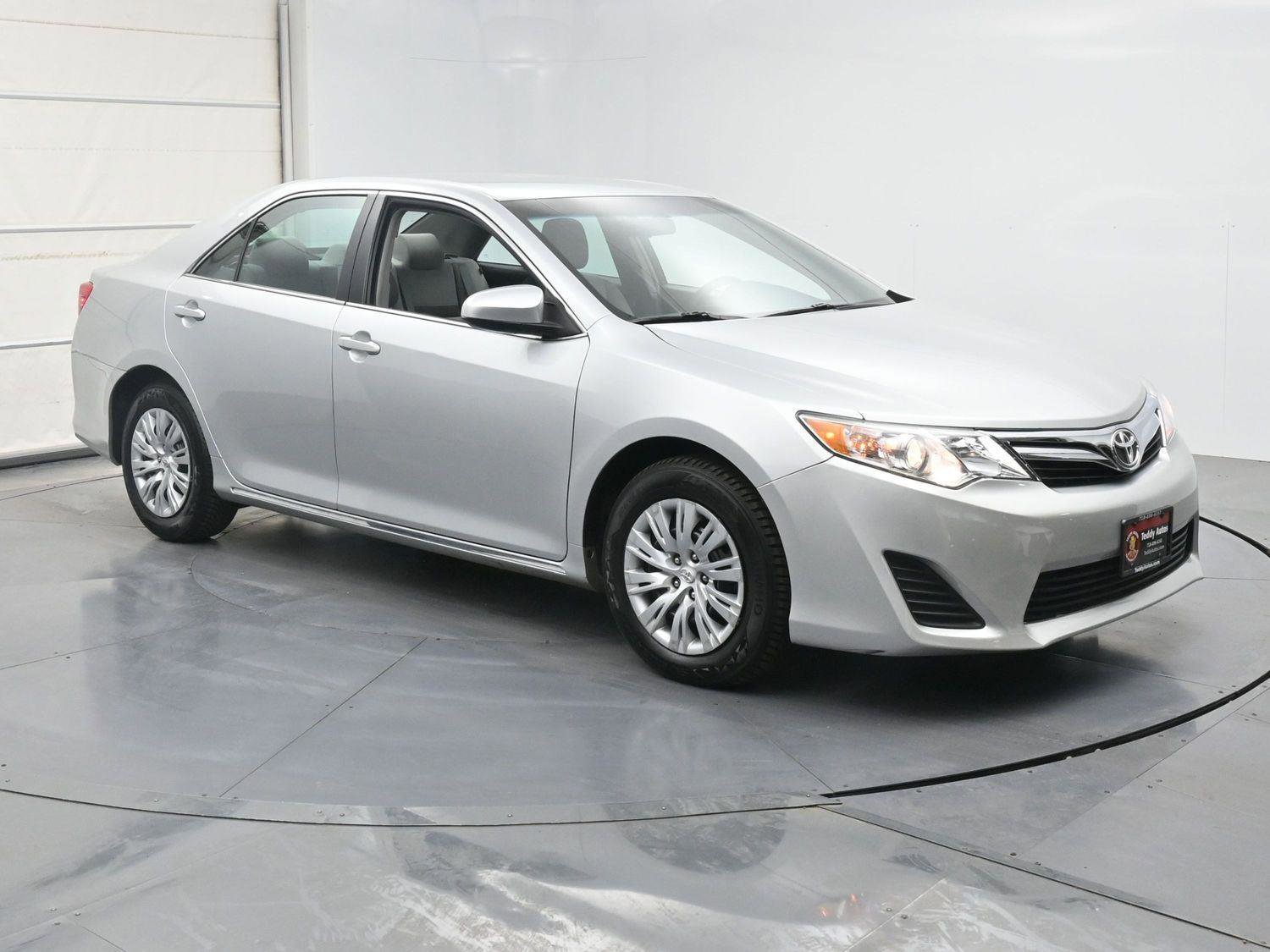 Used 2014 Toyota Camry LE FWD image 25